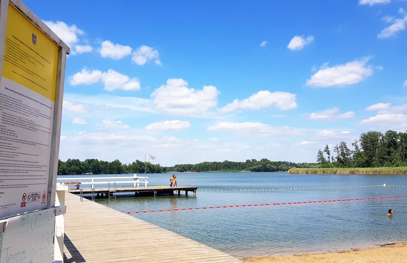 Zakaz kąpieli w Wolsztynie. Sinice znów zaatakowały jezioro