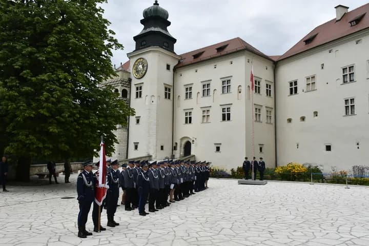 Zamek zamiast komendy - Powiatowe Święto Policji w Pieskowej Skale