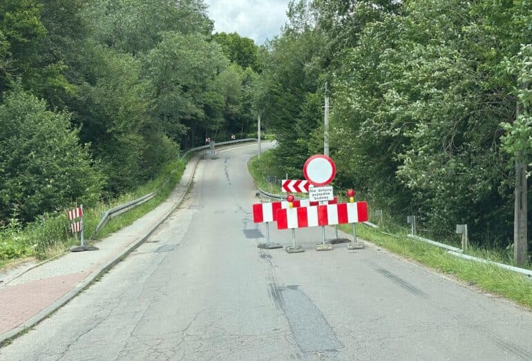Zamknięcie ważnej drogi. Samorządy uruchamiają komunikację zastępczą