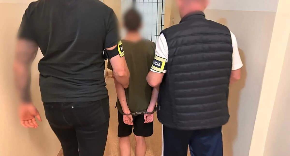 Zapach zdemaskował ich w kilka chwil. Policja ujawniła, co chowali w plecaku