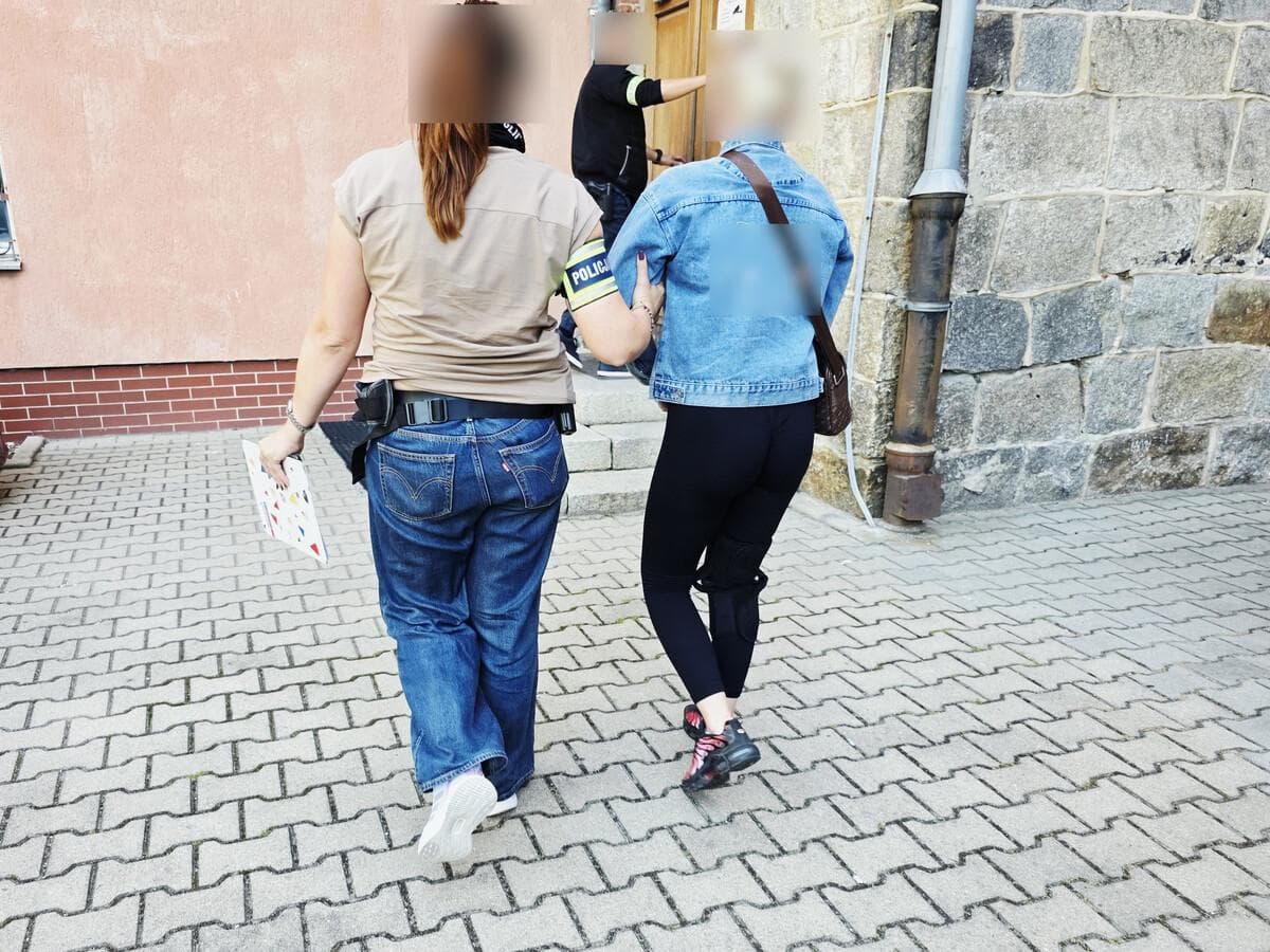Zatrzymano kobietę, która zaatakowała nastoletnie Ukrainki. Grozi jej nawet 7,5 roku więzienia