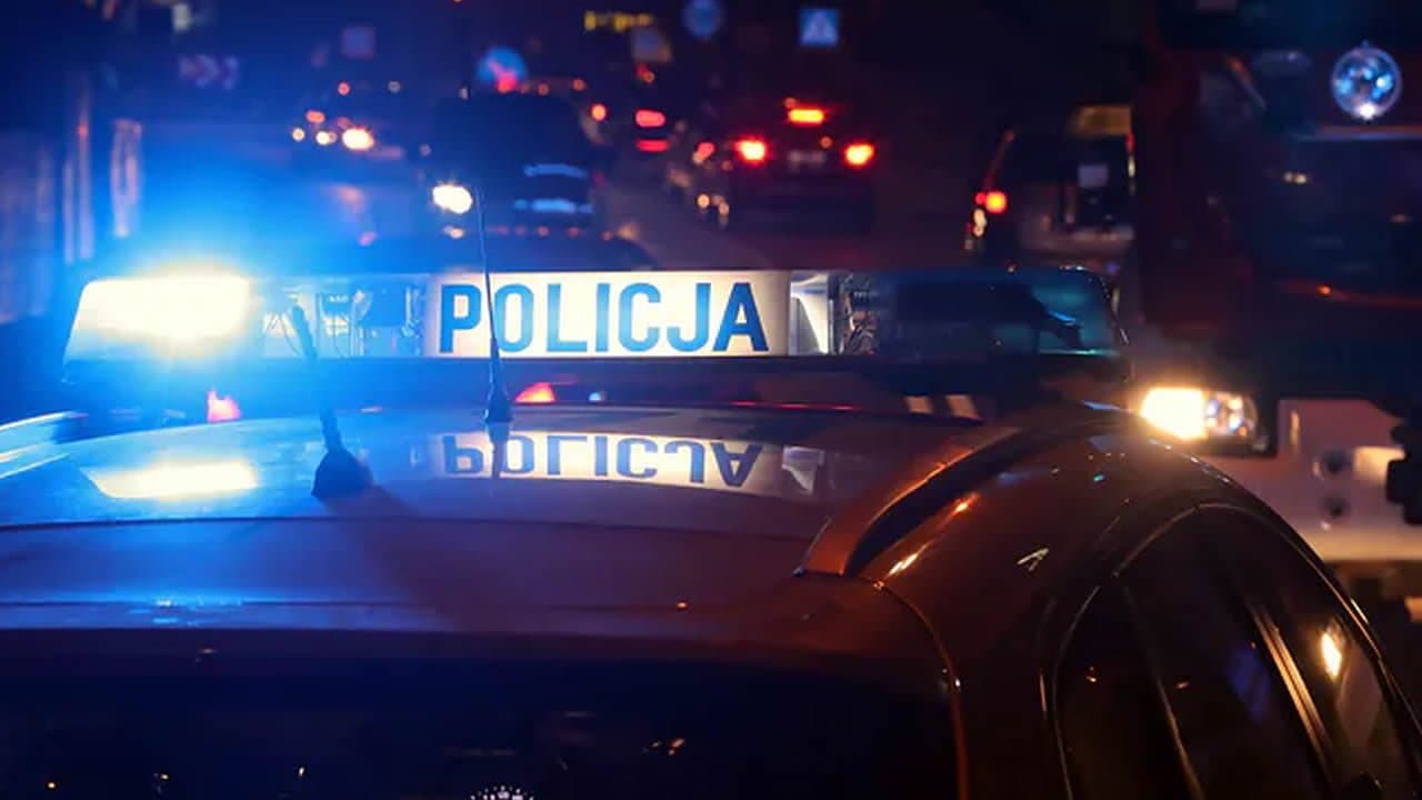 Zauważył zniszczone volvo i ruszył w pościg. Kierowca miał ponad 2 promile