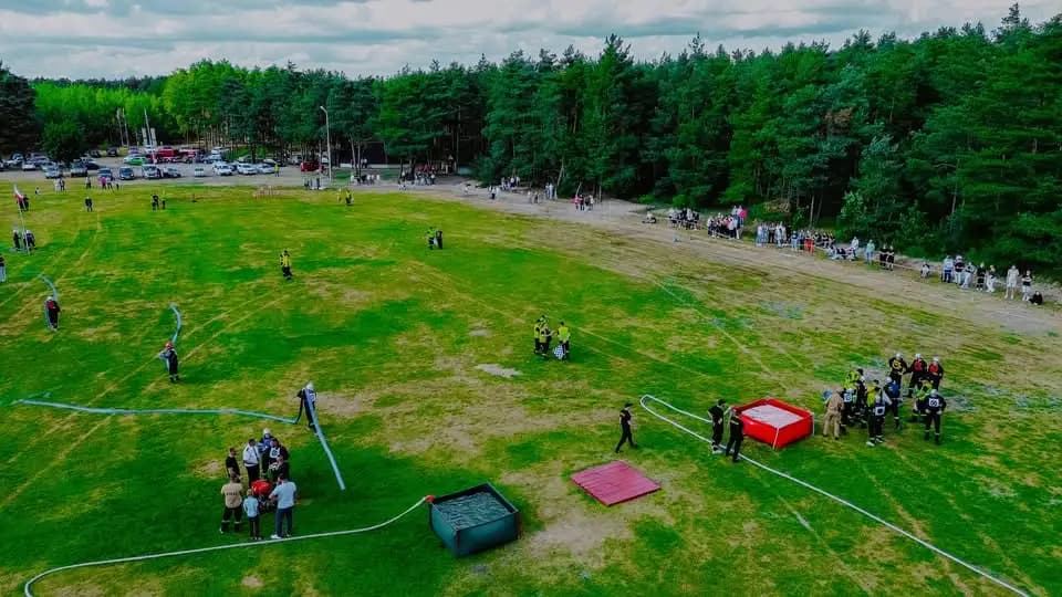 Zawody sportowo-pożarnicze w Godzieszach Wielkich – emocje i integracja strażackiej społeczności