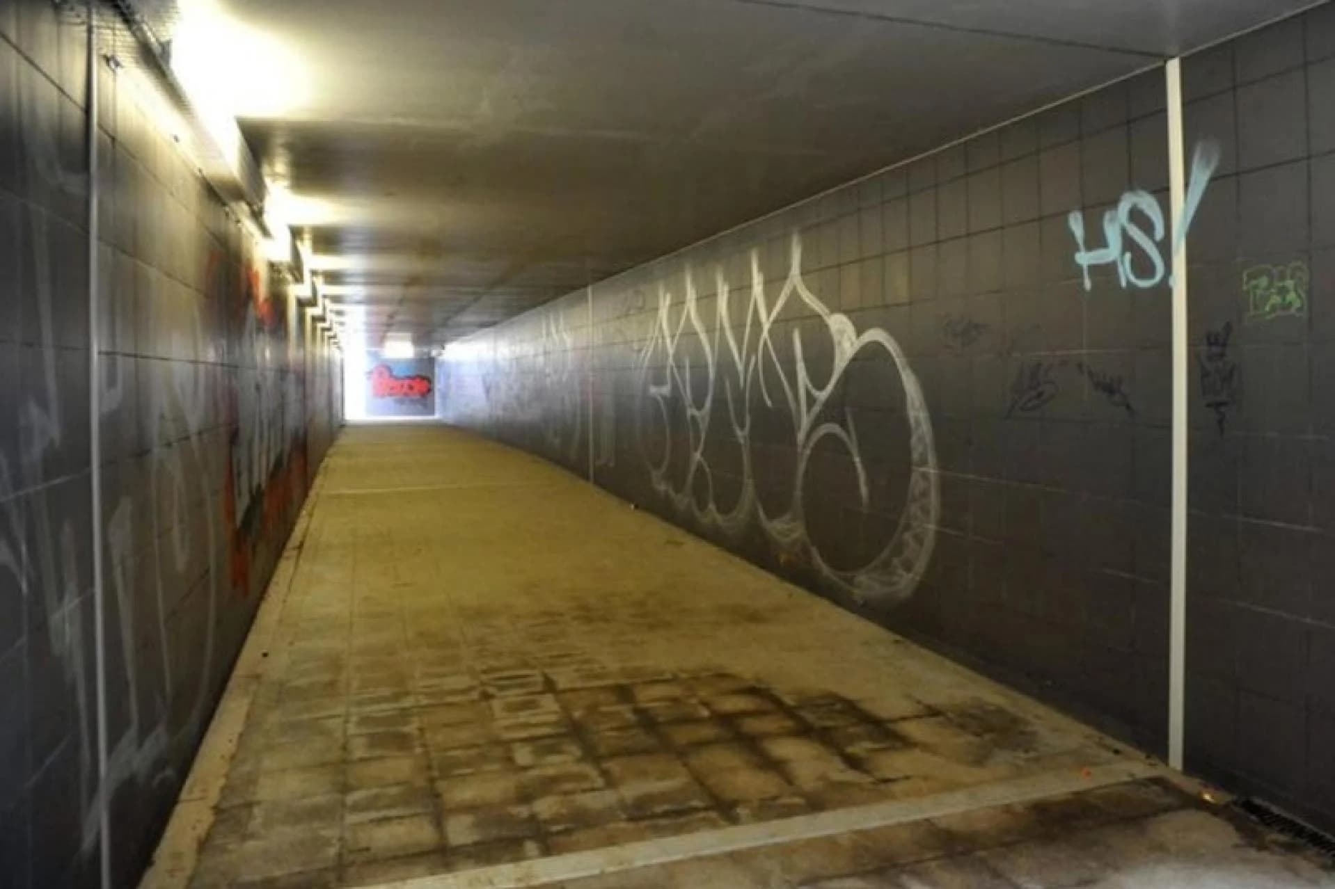ZBK wygrał w sądzie z grafficiarzem. Musi pokryć koszty usunięcia napisów