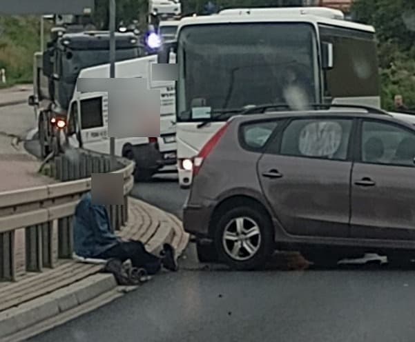 Zderzenie aut na trasie Poznań - Puszczykowo. Utrudnienia!