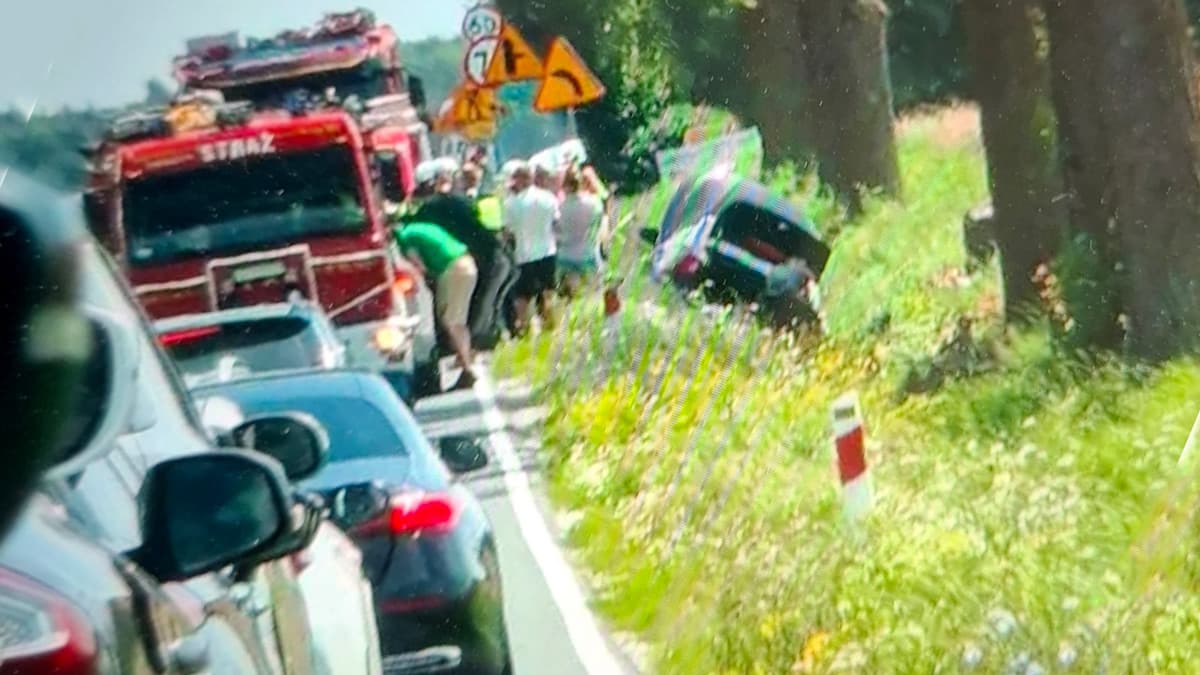 Zderzenie czterech samochodów. Jedną osobę zabrano do szpitala