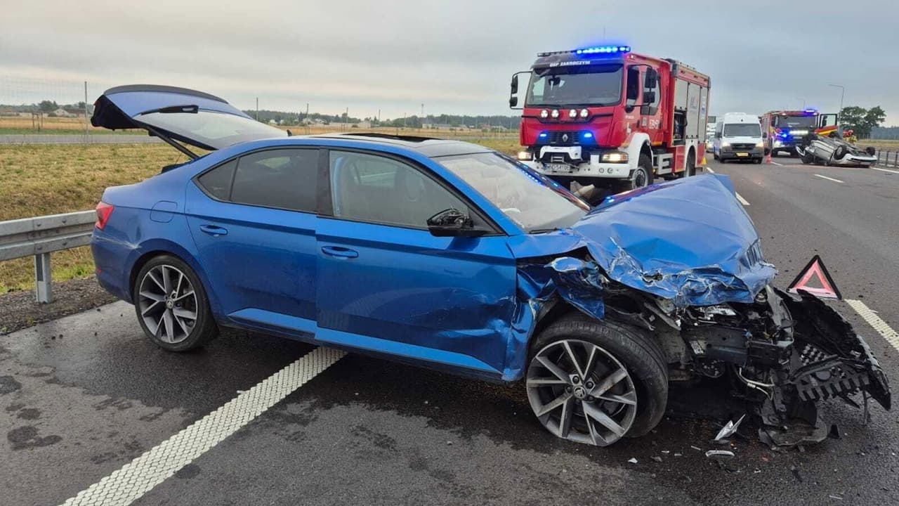 Zderzenie dwóch aut na S7 w Zakroczymiu. Jedna osoba została ranna