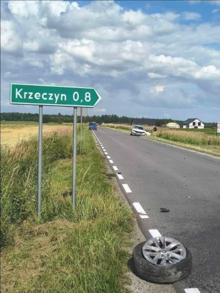 Zderzenie dwóch osobówek koło Krzeczyna
