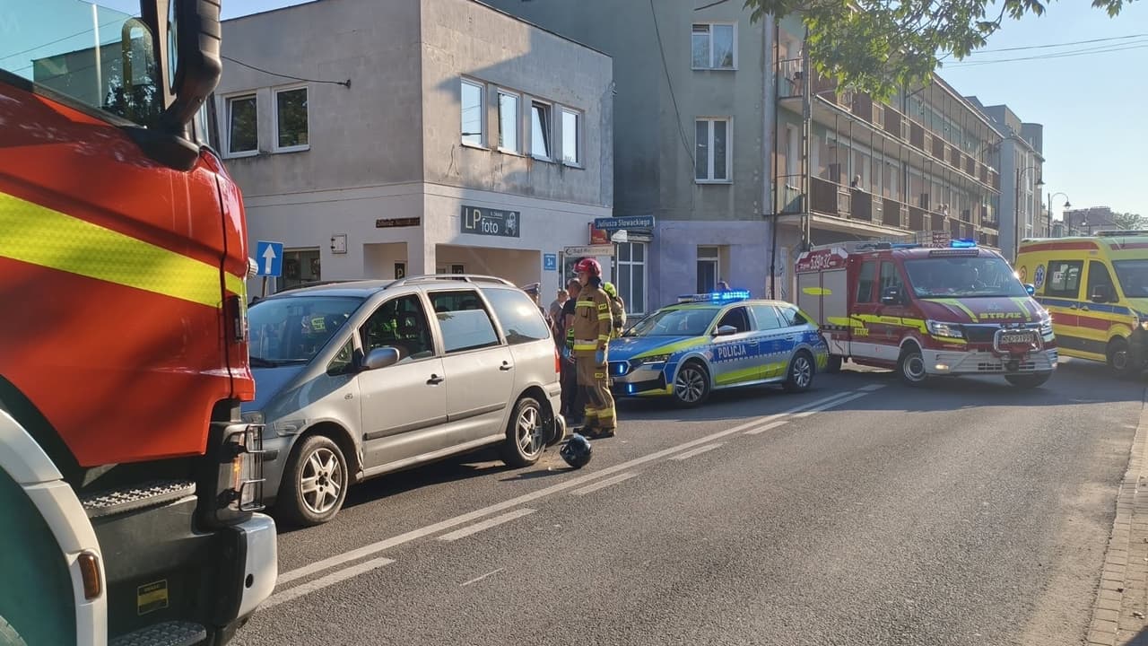 Zderzenie samochodu ze skuterem w Nowym Dworze Mazowieckim. Jedna osoba trafiła do szpitala