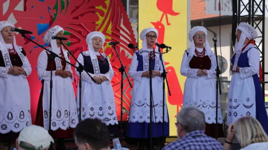 Zespół Śpiewaczy Dąbrowianki z Dąbrowy na festiwalu w Kazimierzu Dolnym