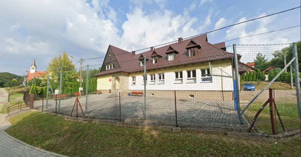 Zielone światło dla inwestycji przy szkole w Bęczarce. Radni zmienili plan