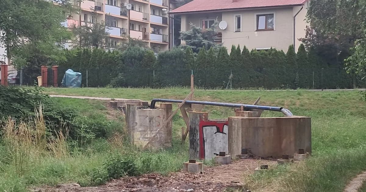 „Zielony mosteczek” uginał się, bo rdzewiał. Teraz go naprawiają