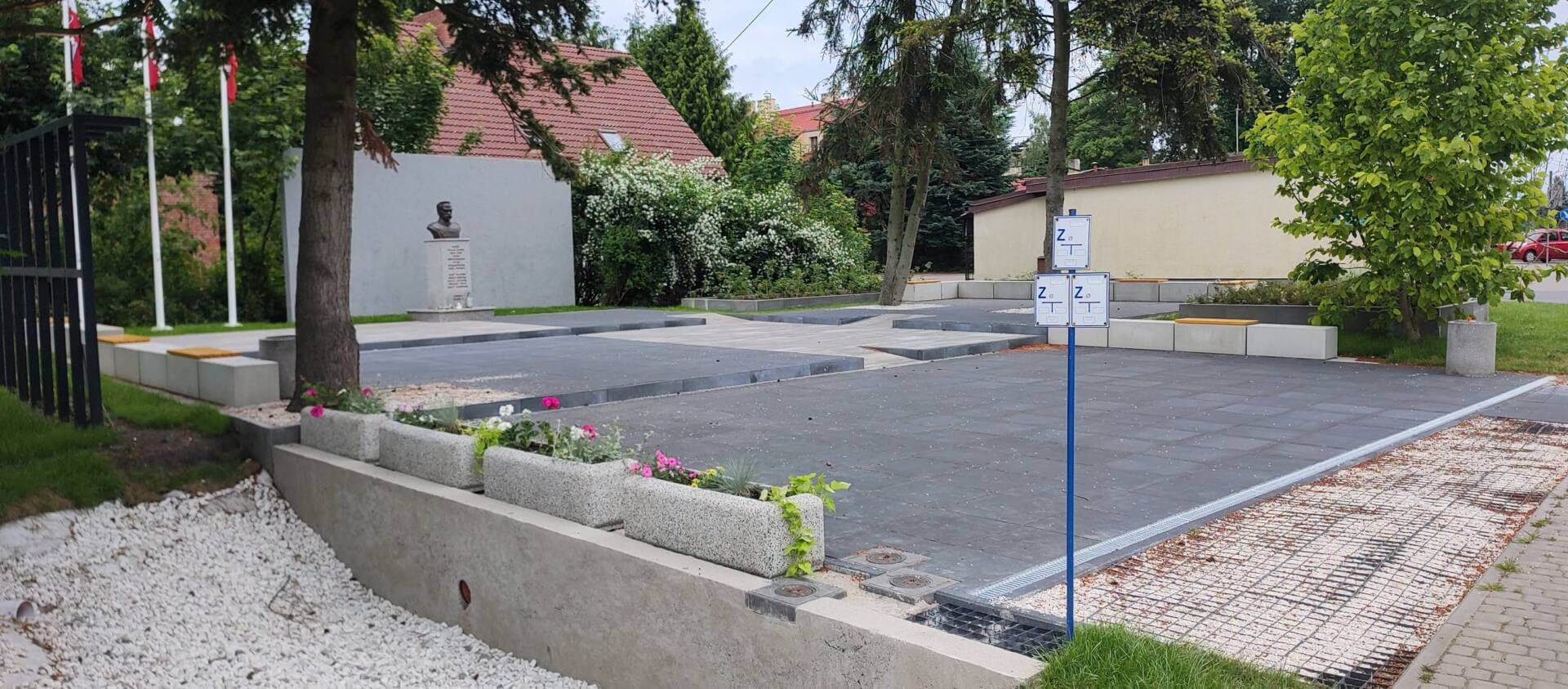 Zielony Skwer otwarty. Ma sprzyjać spotkaniom mieszkańców