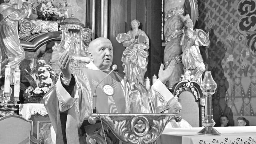Zmarł ksiądz infułat Władysław Fidelus