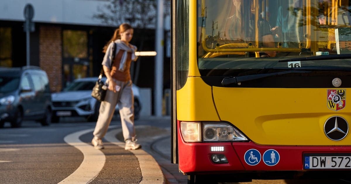 Zmiana nazwy przystanku „Uniwersytet Dolnośląski (DSW)”