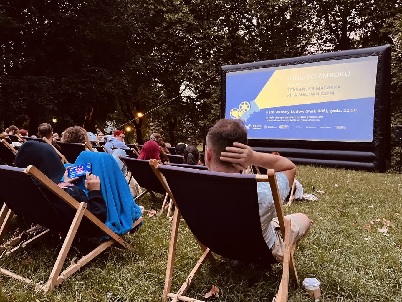 Zmrok zapadł i kino ruszyło !