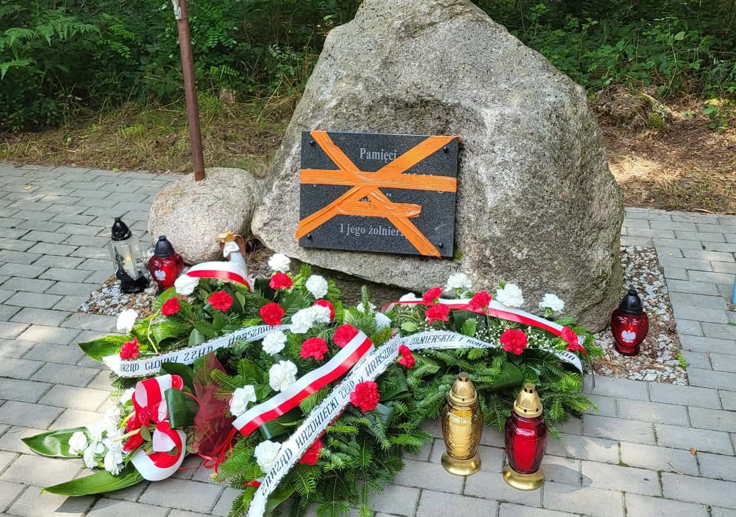 Znieważono tablicę upamiętniającą „Igłę” i jego żołnierzy. Działacze Młodzieży Wszechpolskiej szybko uporządkowali miejsce