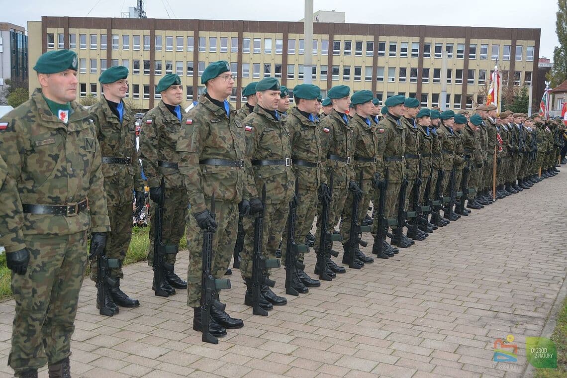 Żołnierze przemaszerują przez Olsztyn