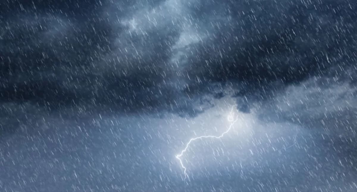 Żółty alert dla Podlasia! Wichury uderzą w region, a na północy przejdą groźne burze z gradem