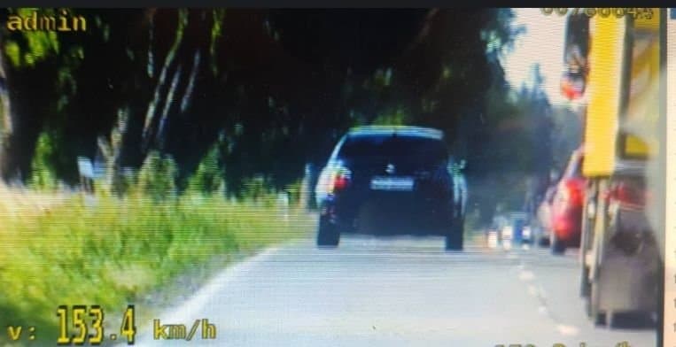 Zrobił to na oczach policyjnej Grupy SPEED. Brawurowy manewr na trasie kosztował go bardzo dużo