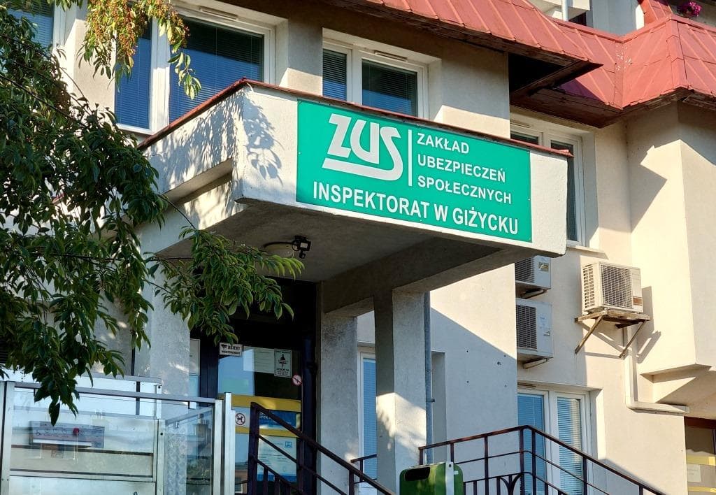 ZUS ostrzega. Uważaj na oferowaną pomoc przy świadczeniu wspierającym