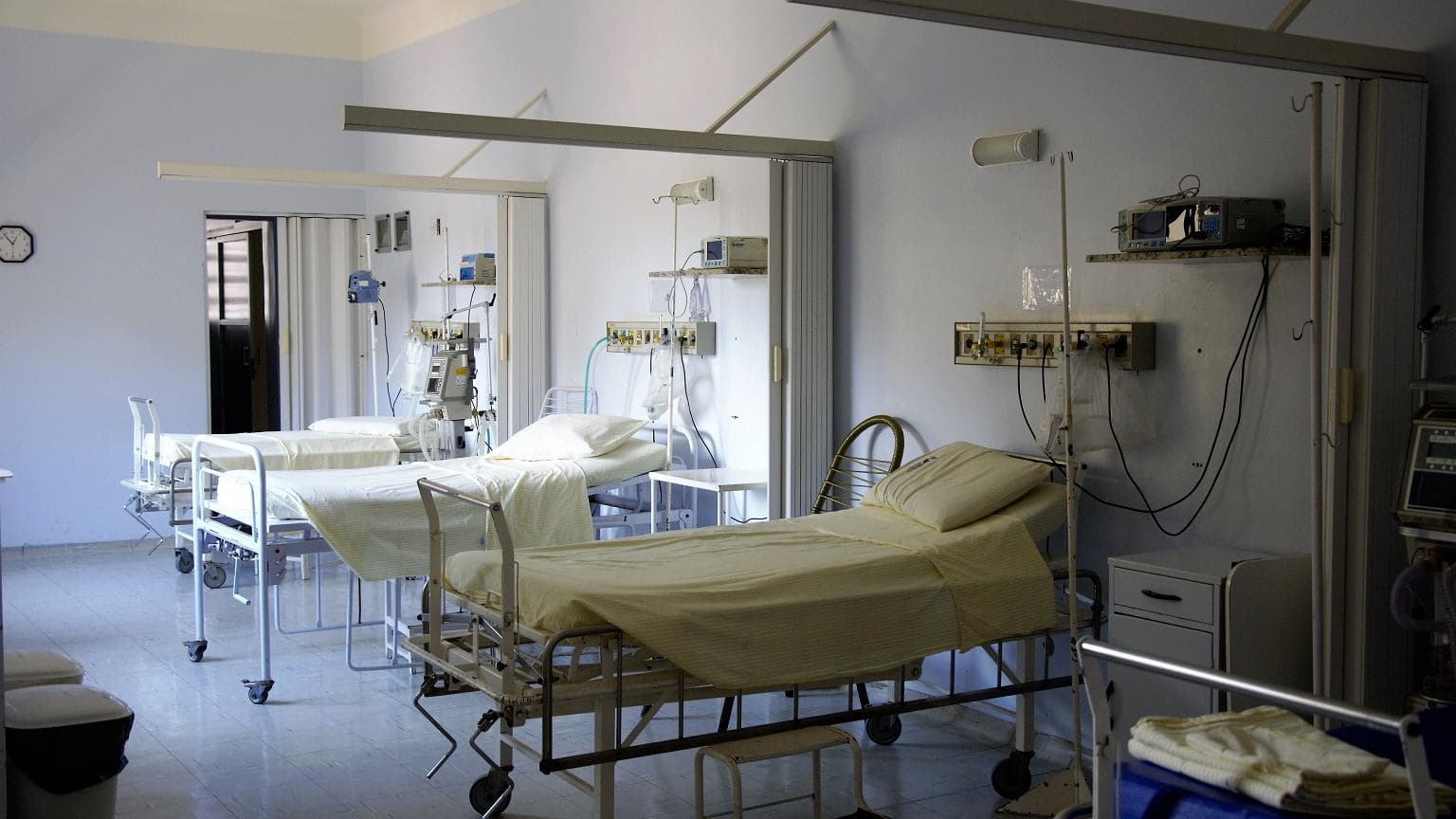 Atak nożownika w szpitalu na Śląsku. Prokuratura prowadzi śledztwo pod kątem usiłowania zabójstwa