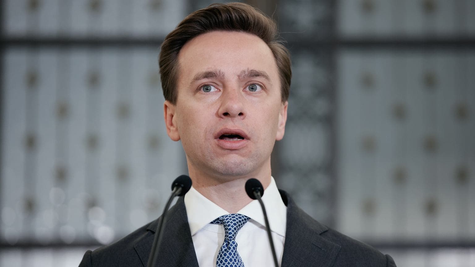Bosak o możliwym rozłamie w PiS. Padły mocne słowa o Morawieckim. "Wielki manipulator"