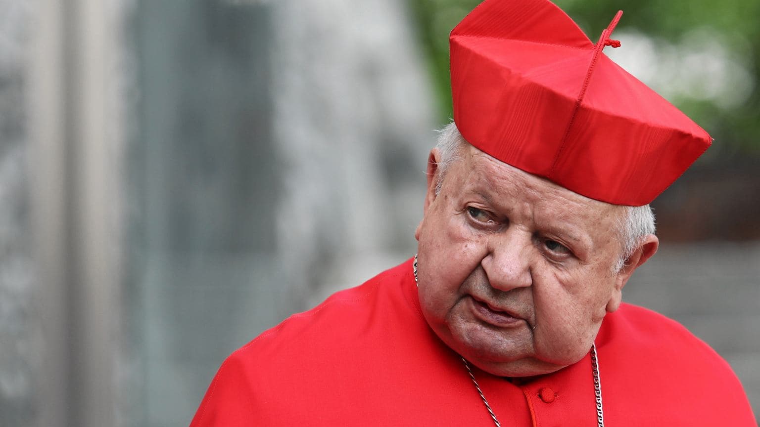 Kardynał Dziwisz nie chce stawić się na przesłuchanie. Wysłał pismo do sądu