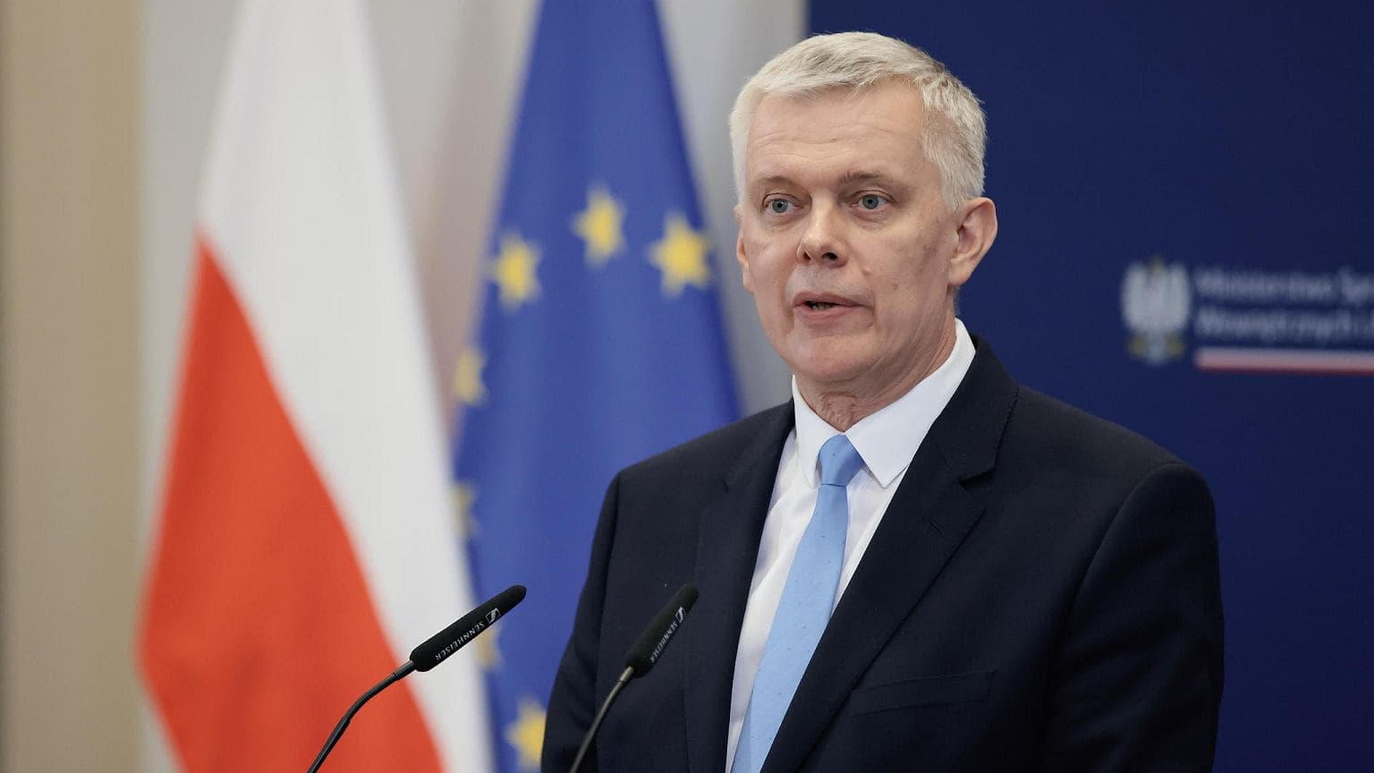 Siemoniak o wystawieniu Tuska na "pośmiewisko". "To nie jest podwórkowy ping-pong"