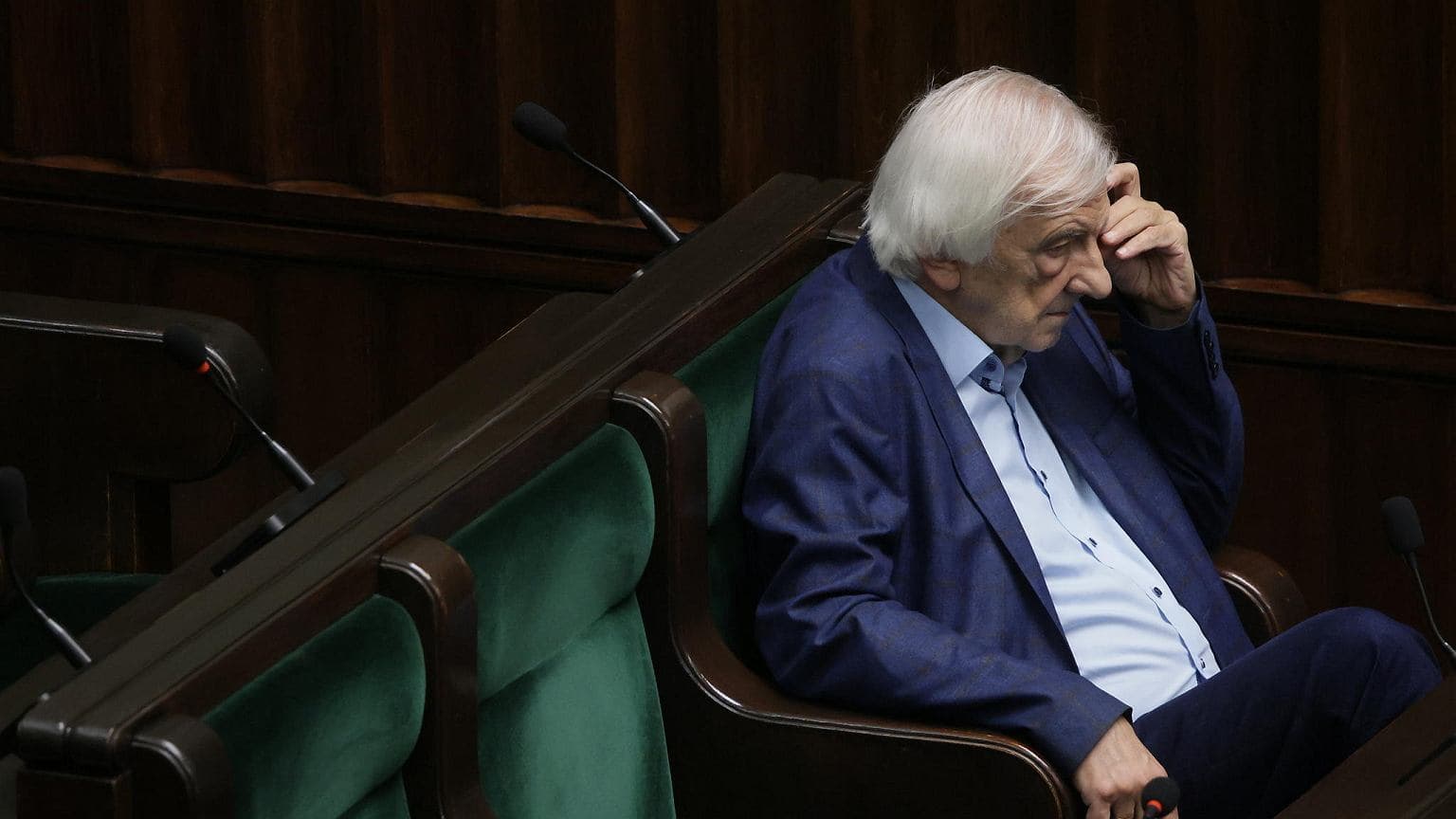 Wojna domowa w PiS. Terlecki: Prezes nie szanuje lizusów
