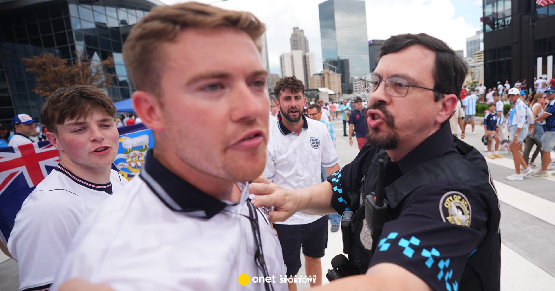 Anglicy i Argentyńczycy w kajdankach po półfinale MŚ. Gorszące sceny